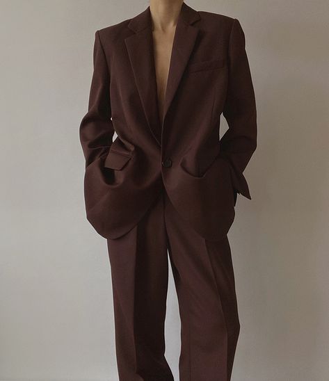 Burgundy Suit Women, Dark Academia Outfits, Minimalist Clothes, Mulberry Color, Academia Outfits, Burgundy Suit, Fashion Photography Poses, Suit Women, Pretty Clothes