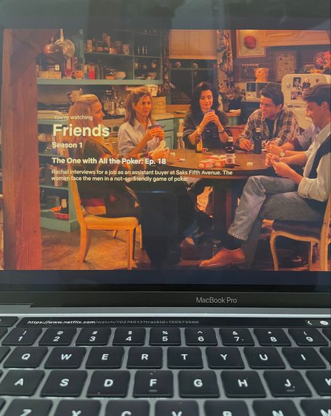 Friends Netflix Aesthetic, Laptop Netflix Aesthetic, Watching Friends Aesthetic, Netflix Aesthetic, Friends Season 1, Pivot Friends, Good Luck Charlie, Aesthetic Friends, Friends Season