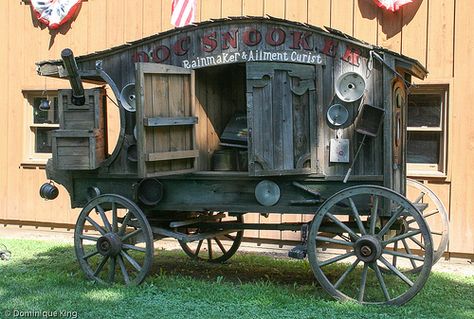 I also love the Tinkers wagon Witch Caravan, Fantasy Wagon House, Wagon Fantasy Art, Western Wagon, Wagon Costume, Medieval Wagon, Horse Drawn Wagon Plans, Medieval Wagons And Carts, Value Painting