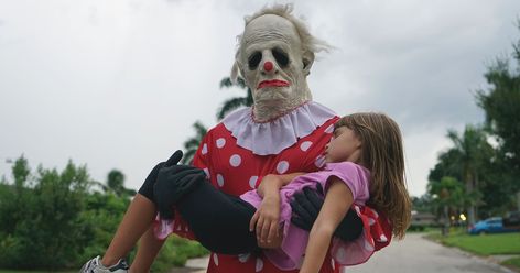 If you've already watched every scary movie that's streaming or just want to get your creepy kicks in the real world then check out these scary documentaries. Wrinkles The Clown, Bigfoot Movies, Clown Horror Movie, Scary Documentaries, Clown Horror, Be With You Movie, Modern Card, Creepy Clown, The Exorcist