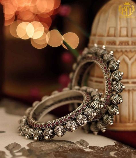 Oxodise Jewellery, Jaipur Shopping, Navratri Jewellery, Festive Jewellery, Bohemian Shoes, Embroidery Purse, Couple Ring Design, Contemporary Bracelets, Bridal Jewellery Inspiration