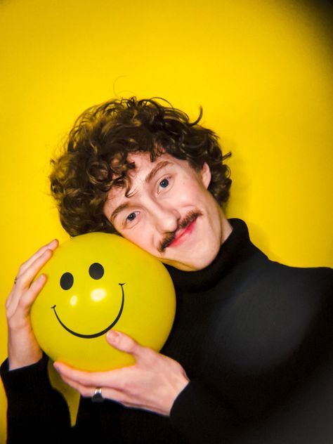 Smiley Face Photoshoot, Funny Portrait Photography, Comedy Headshots, Fun References, Yellow Photoshoot, Playful Photoshoot, Smiley Face Yellow, Reference Drawing, Mens Editorial