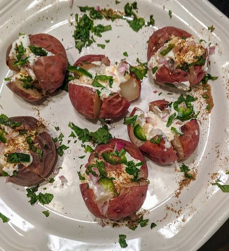 Blooming Flower Baked Red Potato! Blooming Baked Potato, Bloomin Baked Potato Recipe, Baked Red Potatoes, Red Potato Recipes, Red Potato, Recipe Potato, Baby Red Potatoes, Baked Potato Recipes, Potato Recipe