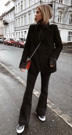 Look Zara, Outfit Jeans, Fashion Mistakes, All Black Outfit, Mode Inspo, Looks Style, Mode Inspiration, Winter Fashion Outfits, Winter Looks