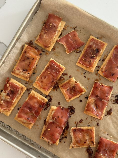 Candied Prosciutto, Crackers Appetizers, Butter Crackers, Baked Crackers, Boursin Cheese, Candied Bacon, Perfect Appetizers, Christmas Appetizers, Sweet Savory