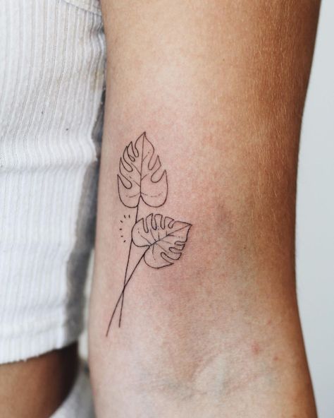 Dainty Tattoo Designs, Dainty Tattoos For Women, Lil Tattoos, Tattoo Designs Drawings, Dainty Tattoo, Hip Tattoo Designs, Tropical Tattoo, Tattoos Inspo, Tattoos With Kids Names