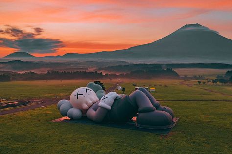 Get the Lowdown From the KAWS:HOLIDAY x Herschel Supply Mt. Fuji Campout #design Wallpaper Kaws, Kaws Wallpaper, 2560x1440 Wallpaper, Exhibition Opening, Hypebeast Wallpaper, Epic Photos, Mac Wallpaper, Juxtapoz Magazine, Line Art Tattoos