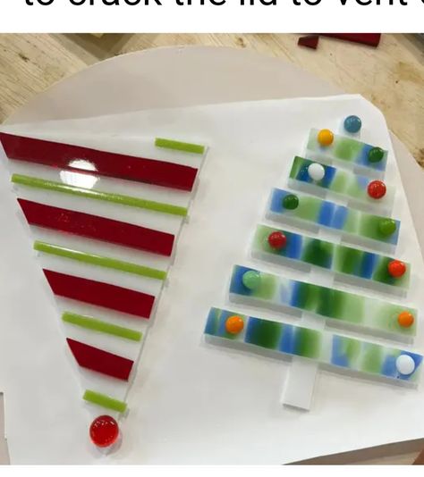 Fused Glass Christmas, Fused Glass Bowl, Glass Fusion Ideas, Decor 2024, Glass Fusion, Glass Projects, Glass Christmas Tree, Glass Ideas, Christmas Projects