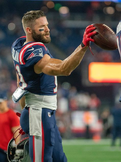 Edelman Patriots, Football Costume, Football Guys, New England Patriots Football, 34th Birthday, Football Photography, Julian Edelman, Patriots Football, Football Ball