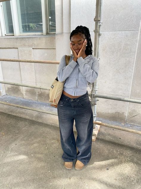 Women Loose Pants Outfits, Street Wear Dress Outfits, Calm Y2k Outfits, Spring College Outfits Black Women, Vintage Outfits Streetwear, Outfit Inspo Cargos, Fashion School Fits, 90s Back To School Outfits, Moma Museum Outfit