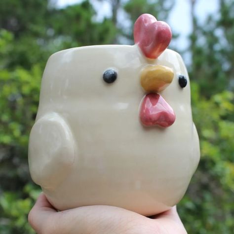 Cow Made Out Of Clay, Cow Bowl Clay, Pig Flower Pot, Ceramic Animals Easy Pinch Pots, Pottery Pots Ideas, Animal Pottery Mugs, Chicken Ceramic Pottery, Fun Pinch Pot Ideas, Pinch Pot Painting Ideas