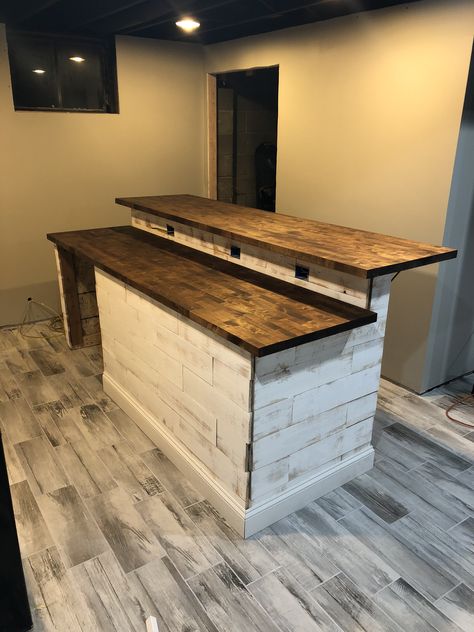 Kitchen Island Raised Bar, 2x4 Bar, Framing Basement Walls, Basement Game Room Ideas, Building A Home Bar, Counter Ideas, Home Bar Cabinet, Bar Plans, Farmhouse Bar