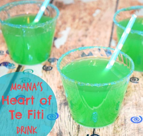 Disney Moana Heart of Te Fiti Drink! Moana Food, Moana Heart Of Te Fiti, Disney Movie Night Food, Moana Crafts, Moana Theme Birthday, Heart Of Te Fiti, Te Fiti, Movie Night Food, Moana Theme