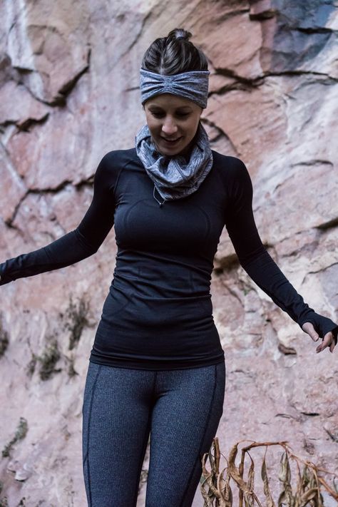 Lululemon winter running outfit Outdoor Sports Outfit, Workout Hats Women, Hicking Outfits Fall, Winter Yoga Outfit, Hicking Outfits, Cute Running Outfits, Winter Workout Outfit, Running Outfits For Women, Winter Hiking Outfit