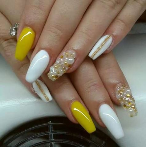 Yellow And White Nails, Yellow Nails Design, Blue Weddings, Maroon Nails, Nails Design With Rhinestones, White Nail Polish, Nails 2020, Diamond Nails, Yellow Nails