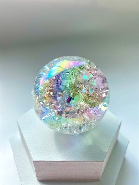 Cristal Stone, Crackle Quartz, H2o Mermaids, Crystal Orb, Aura Quartz Crystal, Apple Art, Light Games, Magical Stones, Gazing Ball