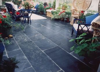 outside slate flooring Limestone Patio, Garden Slabs, Slate Patio, Paving Design, Concrete Patios, Patio Slabs, Front Gardens, Garden Tiles, Exterior Stairs