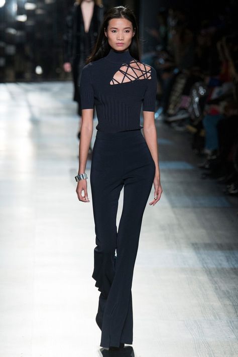 The complete Cushnie et Ochs Fall 2017 Ready-to-Wear fashion show now on Vogue Runway. Stile Kendall Jenner, Et Ochs, Cushnie Et Ochs, Cooler Look, Fashion Weeks, Mode Inspo, 가을 패션, Fall 2017, Looks Style