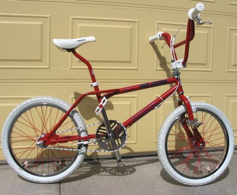 1989 Dyno Pro Compe - BMXmuseum.com Bike Freestyle, Gt Bicycles, Gt Bmx, Bicycle Frames, Bmx Bicycle, Bmx Freestyle, Bicycle Design, Bmx Bikes, Bmx