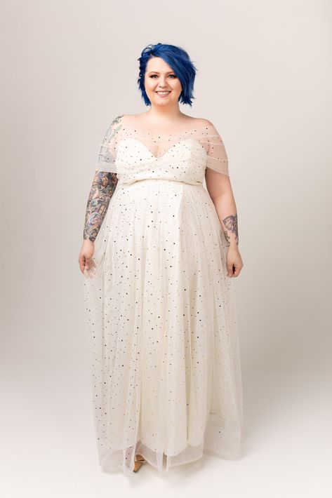 Hannah Caroline Couture's Sample Sale is a Plus Size Bride's Dream Come True Hannah Caroline Couture is hosting a spectacular plus size Bridal Sample Sale, and you won't want to miss out on this chance to find the gown of your dreams. #plussizebride #plussizeweddingdress #TCFStyle Lesbian Wedding Dress, Non Traditional Wedding Dress Plus Size, Flowy Gown, Stars And Moons, Non Traditional Wedding, Plus Size Brides, Plus Size Wedding Gowns, Plus Size Bride, Celestial Wedding