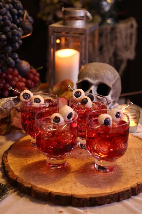 Halloween Drink Photography, Eyeball Cocktail, Edible Eyeballs, Gothic Food, Halloween Party Recipes, Spooky Cocktails, Vodka Orange, Halloween Cocktail Party, Domestic Geek