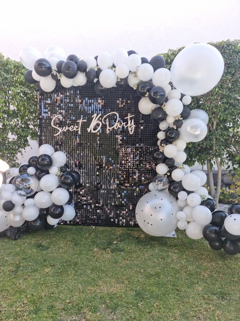 Black And White Ball Sweet 16, Black And White Debut Theme, Black Debut Theme, All Black Sweet 16 Party Ideas, Sweet 16 Black And White Theme, Black And White 16th Birthday, Black And White Sweet 16 Theme, Black And White Sweet 16, Oreo Party