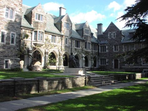 Princeton University Campus. Isn't This Serene looking?     #campus #collegecampus #princeton Princeton University Campus, Boarding School Aesthetic, Campus Design, Stony Brook, University Architecture, Dream College, Princeton University, Dream School, Prep School