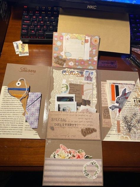 Scrapbook For Cards And Letters, Gifts Ideas For A Friend Birthday, Cute Letter Aesthetic, Cute Card Ideas For Best Friend Diy, Homemade Letter Ideas, Diy Letters For Friends, Aesthetic Letter Ideas For Friends, Letter Gifts For Boyfriend, Love Letter Ideas Diy