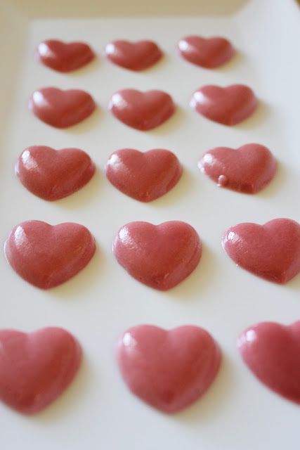 Cinnamon Bears recipe - I will try cherry juice, gelatin, cinnamon oil, stevia Gummy Hearts, Valentines Desserts, Valentine Sweets, Candy Valentines, Cinnamon Bears, Bear Recipes, Cinnamon Candy, Unflavored Gelatin, Valentine Desserts