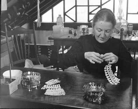 Merry Renk was a pioneering jewelry artist, accomplished painter, and sculptor. Alexander Calder Jewelry, Modernist Silver Jewelry, Jewelry Bench, Painting Jewelry, Mid Century Modern Jewelry, Art Smith, In Her Studio, Art Jewelry Design, Art Dolls Cloth