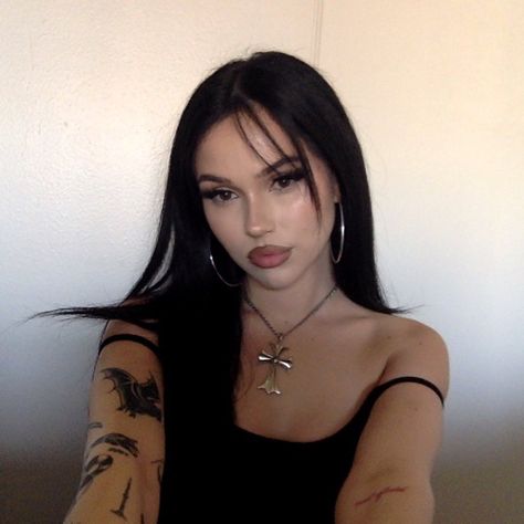 MAGGIE LINDEMANN on Instagram: “🩹🧸👼🏻🖤hcydttm?” Teal Vans, Margaret Elizabeth, Maggie Lindemann, Girl Icons, Pretty People, Black Hair, Piercings, My Girl, Makeup Looks