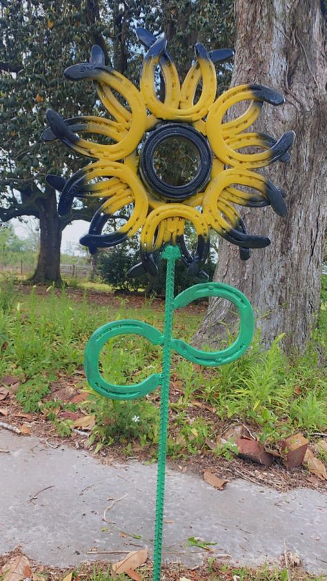 It’s all ready to go to its new home with Crystal Gasco Horseshoe Crafts Projects, Painted Rock Animals, Horseshoe Crafts, Horseshoe Art, Metal Garden Art, Pet Rocks, Metal Art Projects, April 11, Metal Flowers