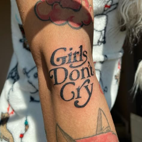 Tattoo Fingers, Coi Leray, Men Tattoos Arm Sleeve, Black Girls With Tattoos, Bff Tattoos, Pretty Tattoos For Women, Red Ink Tattoos, Dope Tattoos For Women, Gaming Tattoo