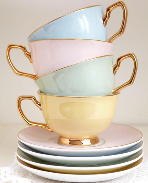 Pretty cups. Teacup Set Aesthetic, Colorful Tea Cups, Pink Tea Cup Aesthetic, Cute Tea Cups, Dinnerware Set Modern, Tulip Decor, Pink Vintage Cups, Opalescent Tea Cups, Pink Teacup Sets