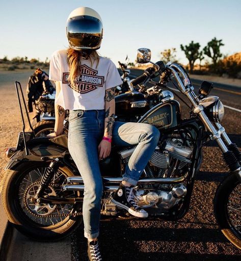 Less internet, more motorcycle.  P: @estherachapman #ridemotorcycleshavefun #biltwellgringo #harleydavidson Womens Biker Outfits, Biker Chick Outfit, Harley Women, Chick Outfit, Chicks On Bikes, Cafe Racer Girl, Girls On Bike, Old Motorcycles, Born To Be Wild