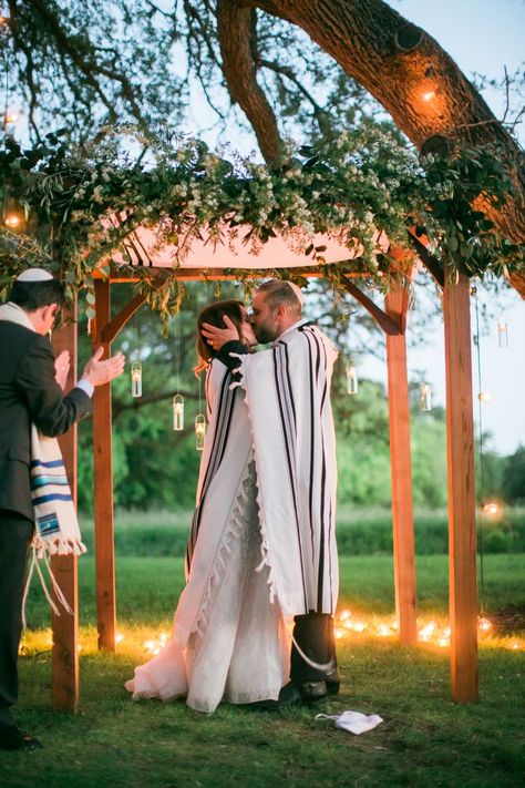 Simple Chuppah Jewish Wedding Chuppah, Jewish Wedding Traditions, Wedding Chuppah, Jewish Wedding Ceremony, Yosemite Wedding, Jewish Wedding, Wedding Wishes, Wedding Planners, Wedding Themes