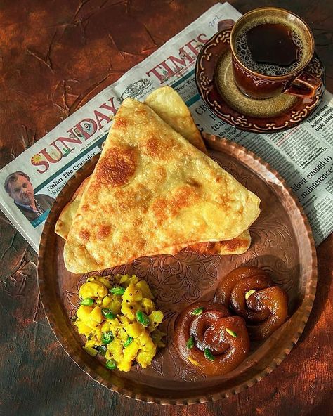 Bengali Breakfast, Food Thali, Breakfast Photography, Bengali Food, Food Carving, Instagram Handle, Morning Breakfast, Food Snapchat, Food Plating