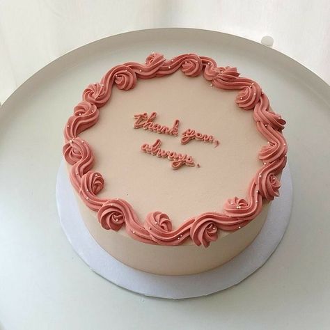 Minimal Cakes, Minimalistic Cakes, Minimalist Cakes, Minimalist Cake, Aesthetic Cake, Pastel Cakes, Simple Cake Designs, Pretty Dessert, Simple Birthday Cake