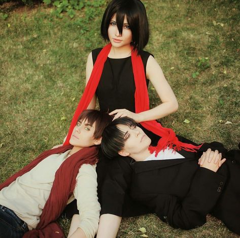 Cosplay Levi, Eren and Mikasa | AoT | Cosplay Levi, Shingeki No Kyojin Cosplay, Eren And Levi, Mikasa Cosplay, Levi Cosplay, Anime Websites, Snk Cosplay, Attack On Titan Ships, Eren And Mikasa