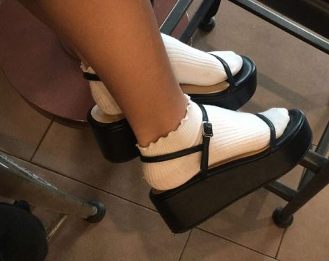 Platform Sandals With Socks, Sandles Outfit, Sandals Socks, Socks With Sandals, Sandals With Socks, Frilly Socks, Switch Accessories, Gothic Shoes, Fashion Shoes Sandals