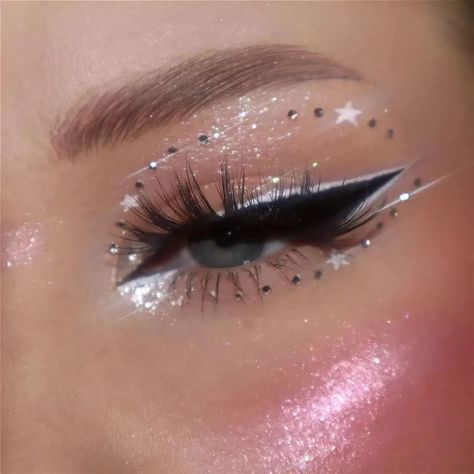 Make Up on Instagram: “Comment your favourite 1-10? ❤️💕 - Tag your friends 👫 Credit @anaharven 💞 - Follow @makeup.coyote & @makeup.hum for more Makeup inspo, tips…” Sugar Plum Fairy Makeup Looks, Space Themed Makeup, Space Cowgirl Makeup, Maquillage On Fleek, Rhinestone Makeup, Space Ranger, Cute Eye Makeup, Dance Makeup, Prom Inspo