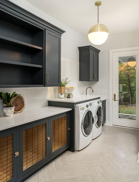 Rustic Farmhouse Laundry Room, Farmhouse Laundry Room Ideas, Modern Farmhouse Laundry Room, Laundry Room Storage Shelves, Small Laundry Room Organization, Modern Laundry, Room Storage Diy, Basement Laundry Room, Kitchen And Laundry