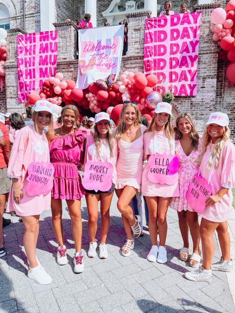 Pink Bid Day Theme, Phi Mu Bid Day, Barbie Bid Day, Pink Bid Day, Bid Day Ideas, Preppy Sorority, Sorority Themes, Sorority Banner, Rush Week