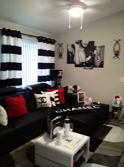 Black Grey And Red Living Room, Black And Maroon Living Room, Red Black And White Living Room Ideas, Red Black White Living Room, Red Black And White Living Room, Black And Red Living Room Ideas, Red And Black Living Room Ideas, Red Apartment Living Room, Red House Decor