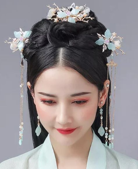 Chinese Royal Hairstyle, Japanese Bun Hairstyle Traditional, Chinese New Year Hairstyle For Kids, Asian Hairstyles Traditional, Chinese Traditional Hairstyles Long, Modern Chinese Hairstyle, Chinese Half Up Half Down Hair, Chinese Inspired Hairstyles, Chinese Bride Hairstyle