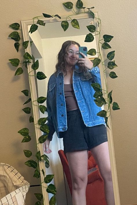 jean jacket, brown tank top, outfit, mirror picture, spring, fall Brown Tank Top Outfit, Outfit Mirror Picture, Outfit With Jacket, Tank Top Outfit, Brown Tank Top, Mirror Picture, Tank Top Outfits, Top Outfit, Jean Jacket