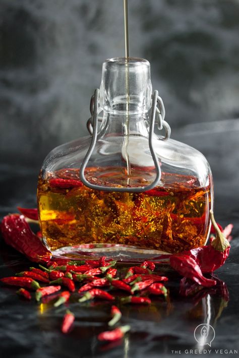 Olio Santo - Italian Chilli Oil Italian Chilli Oil, Pepper Oil Recipe, Hot Pepper Oil Recipe, Hot Oil Recipe, Salmon And Pineapple, Infused Oil Recipes, Hot Pepper Recipes, Chili Oil Recipe, Gardener Aesthetic