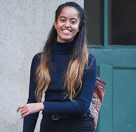 Malia Obama Is at Harvard and Students Are Actually Keeping Their Chill Young Obama, Obama Sisters, Barak And Michelle Obama, Michelle Instagram, Obama Daughter, Malia And Sasha, Sasha Obama, Malia Obama, Michelle And Barack Obama