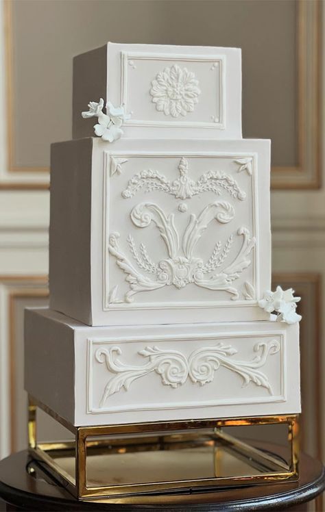 Elegant Bliss Wedding Cake Ideas : Timeless Elegance in White Square Wedding Cake Royal Wedding Cakes Elegant, Wedding Cakes Square Elegant, Squared Wedding Cakes, Square Cake Designs Wedding, Square Tier Cake, White Cake Wedding, Modern Square Cake Design, Luxury Cake Design, Square Cake Designs