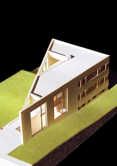 KWK Promes - Triangle house Triangular House Design, Triangle House Design, Triangle Architecture, Triangular Architecture, Triangle Building, Triangle Home, Maquette Architecture, Small Modern House Plans, Triangle House